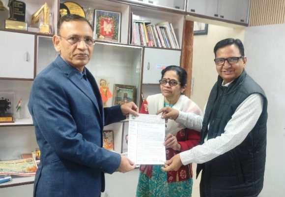 पत्रकारों ने 7 सूत्री मांग पत्र  जन सम्पर्क आयुक्त को सौंपा,बारह साल से लंबित विज्ञापन दर बढ़ाने की मांग।