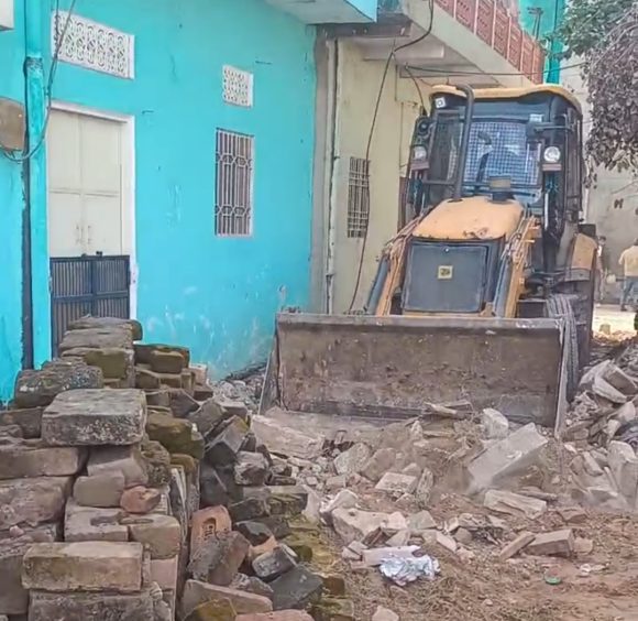 चौमूं अतिक्रमण हटाए,सड़क चौराहे चौड़े हुए।