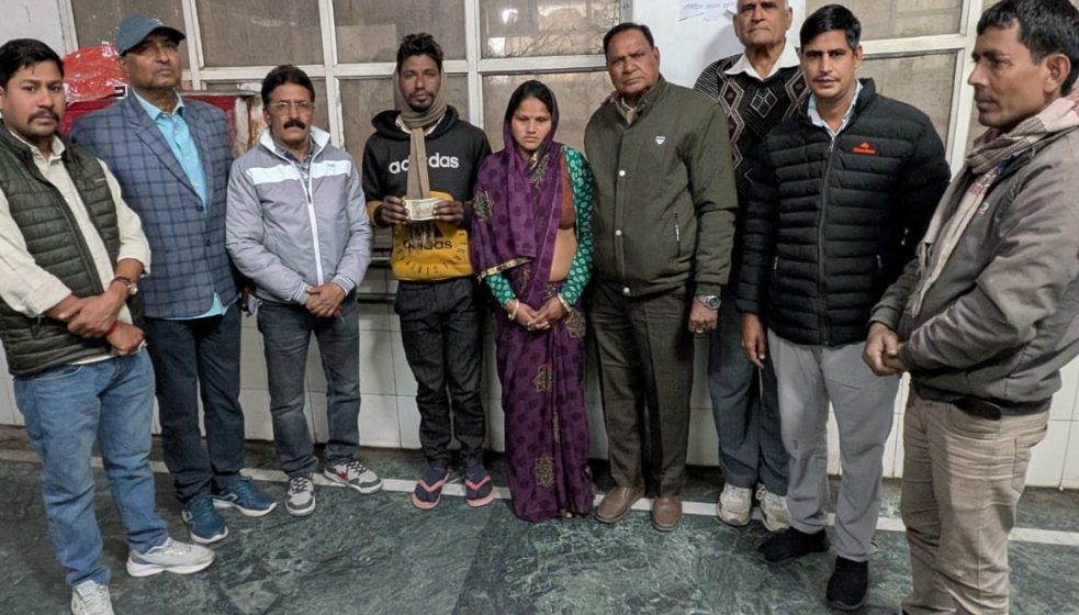 हाई टेंशन लाइन से झुलसी अनुष्का को,पीआरएन वासियों ने 51हजार की आर्थिक सहायता दी।